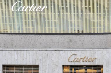 Toronto, ON, Kanada 30 Ekim 2024: Toronto 'daki Cartier tabelasında açık hava manzarası..