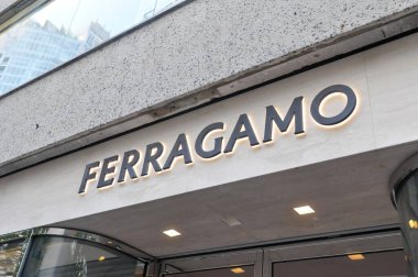 Toronto, ON, Kanada 30 Haziran 2024: Ferragamo şirketinin tabelasına bakın.