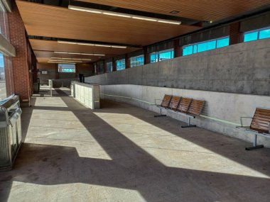 Toronto, ON, Kanada 19 Aralık 2022 Toronto tabelası Toronto şehir merkezindeki Nathan Phillips Meydanı.