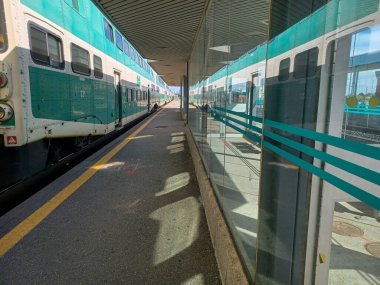 Toronto, ON, Kanada 19 Aralık 2022 Toronto tabelası Toronto şehir merkezindeki Nathan Phillips Meydanı.