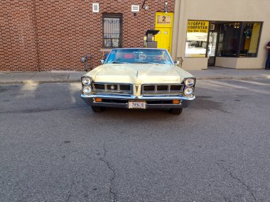 Toronto, ON, Kanada 19 Aralık 2022 Toronto tabelası Toronto şehir merkezindeki Nathan Phillips Meydanı.