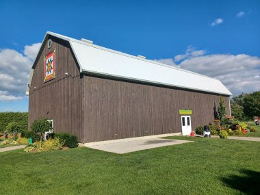 Toronto, ON, Kanada 19 Aralık 2022 Toronto tabelası Toronto şehir merkezindeki Nathan Phillips Meydanı.