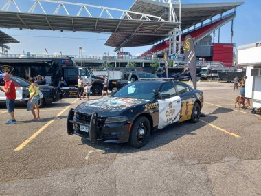 Toronto, ON, Kanada 19 Aralık 2022 Toronto tabelası Toronto şehir merkezindeki Nathan Phillips Meydanı.