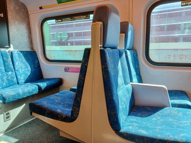 Toronto, ON, Kanada - 19 Mart 2025: Go tren vagonunun iç görünümü