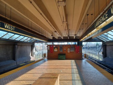 Toronto, ON, Kanada - 30 Kasım 2024: Lawrence batı metro istasyonunda (Yeşil Hat) görüntüle