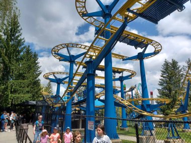 Toronto, ON, Kanada 2 Temmuz 2024: Harikalar Diyarı Eğlence Parkı 'nda gezinti manzarası.