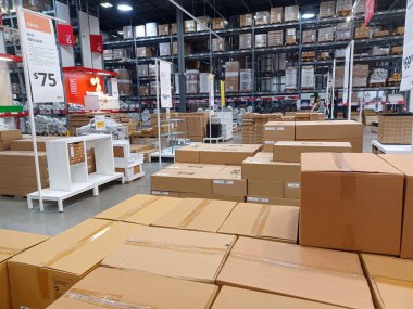 Toronto, On, Kanada - 21 Kasım 2024: Ikea mağazasındaki depo bölümünde.