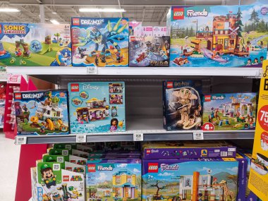 Toronto, On, Kanada - 23 Kasım 2024: Superstore 'daki oyuncakçıya bakın.