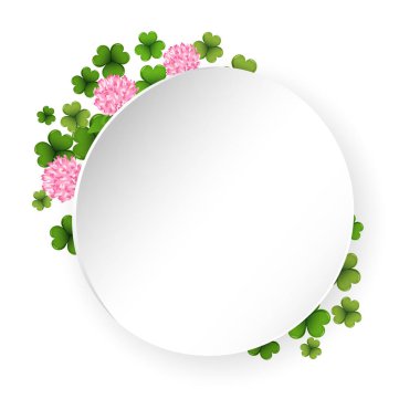 Çiçekler, yonca yaprakları ve yoncalarla süslenmiş beyaz yuvarlak kağıt şablon. Aziz Patrick Günü 'nde. Metin ve vektör için 3d arkaplan