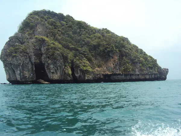 Tayland 'daki deniz kıyısında.