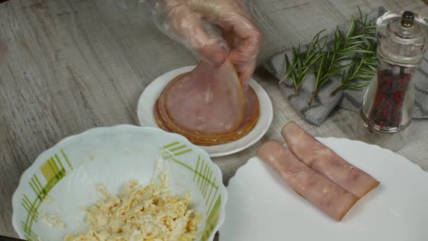 Meat Rolls Stuffed Grated Cheese Garlic Housewife Wraps Garlic Cheese — 图库视频影像
