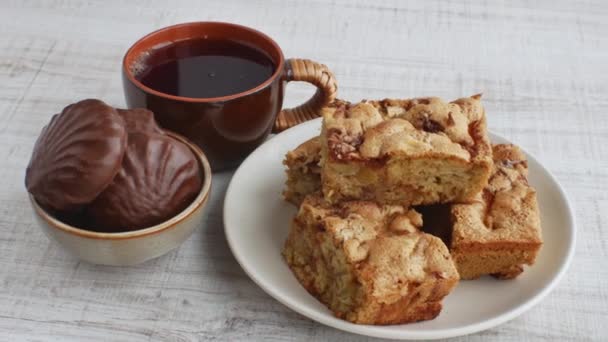 Black Tea Cup Apple Pie Bowl Marshmallows Chocolate Glaze Bowl — Stock Video