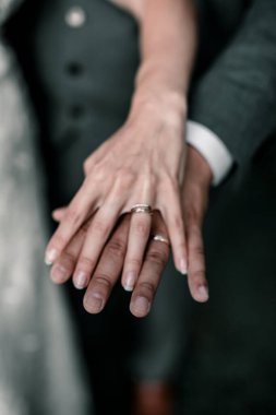 Optique, man who works on glassess