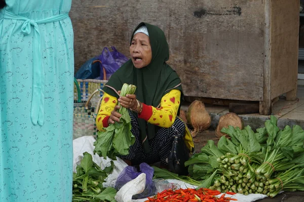 Hoofdartikel Reban Batang Jawa Tengah Indonesië Augustus 2022 Groenteverkoper Regelt — Stockfoto