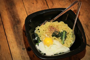 Instant noodles with vegetable chunks and egg