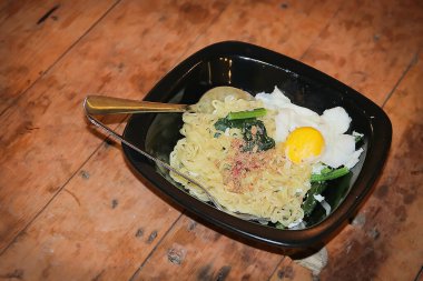 Instant noodles with vegetable chunks and egg
