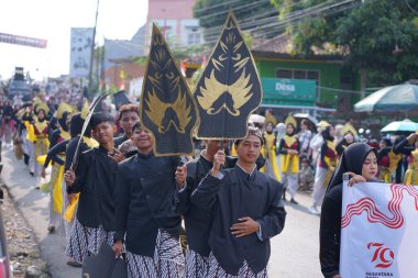 Limpung, Batang, Jawa Tengah, Endonezya - 25 Ağustos 2024 Karnaval geçidi Endonezya Bağımsızlık Günü anısına