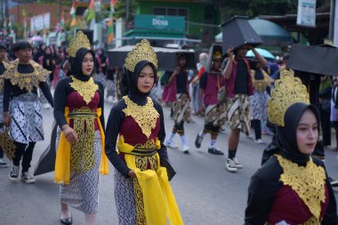 Limpung, Batang, Jawa Tengah, Endonezya - 25 Ağustos 2024 Karnaval geçidi Endonezya Bağımsızlık Günü anısına