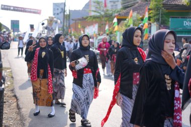 Limpung, Batang, Jawa Tengah, Endonezya - 25 Ağustos 2024 Karnaval geçidi Endonezya Bağımsızlık Günü anısına