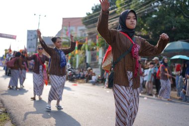 Limpung, Batang, Jawa Tengah, Endonezya - 25 Ağustos 2024 Karnaval geçidi Endonezya Bağımsızlık Günü anısına