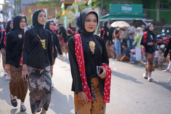 Limpung, Batang, Jawa Tengah, Endonezya - 25 Ağustos 2024 Karnaval geçidi Endonezya Bağımsızlık Günü anısına