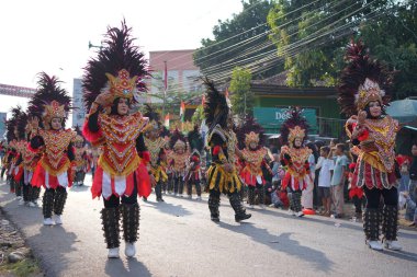 Limpung, Batang, Jawa Tengah, Endonezya - 25 Ağustos 2024 Karnaval geçidi Endonezya Bağımsızlık Günü anısına