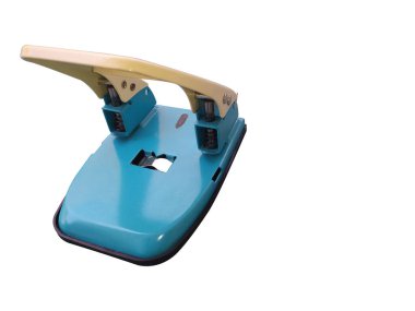 Basit ofis delik delme aracı yumuşak ışıklandırma ile temiz beyaz arkaplan izole