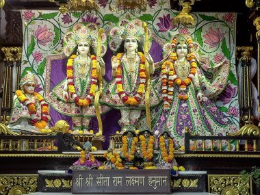 Ikcon Tapınağı 'ndaki Radha Govindji heykelleri, Gujarat. ,