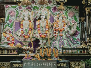 Ikcon Tapınağı 'ndaki Radha Govindji heykelleri, Gujarat. ,