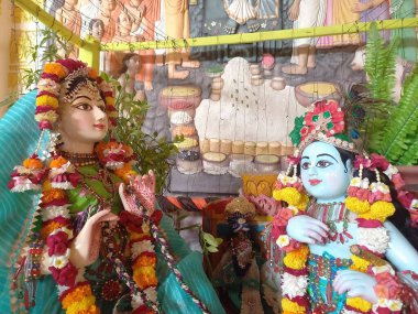 Ikcon Tapınağı 'ndaki Radha Govindji heykelleri, Gujarat. ,