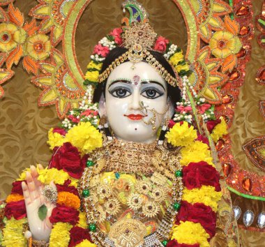 Ikcon Tapınağı 'ndaki Radha Govindji heykelleri, Gujarat. ,