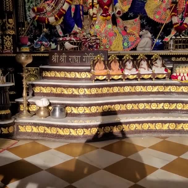 Скульптури Радга Говінджі Храмі Іскор Ахмедабад Гуджарат Індія — стокове відео