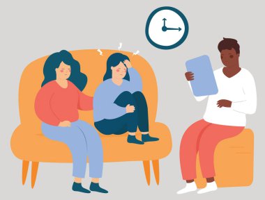 Akıl sağlığı bozuklukları olan bir çift birbirlerine destek oluyor ve bir psikoterapiste danışıyorlar. Anne, kızına psikoterapide stresli bir şekilde bakıyor. Psikoloji, depresyon, aile ve LGBTQI kavramı.