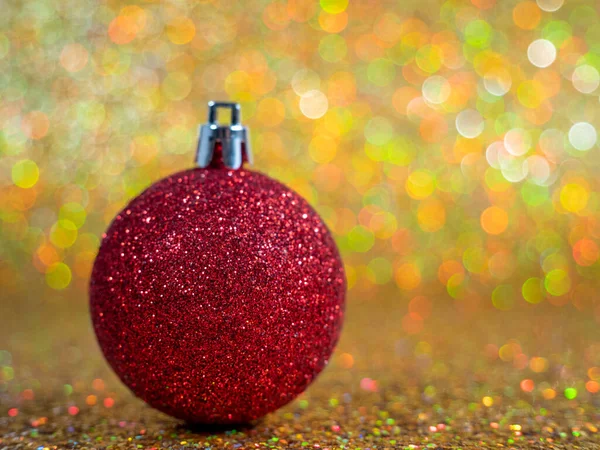 Χριστουγεννιάτικες Μπάλες Χρυσό Φόντο Χριστουγεννιάτικη Διακόσμηση Όμορφο Bokeh Πολύχρωμες Μπάλες — Φωτογραφία Αρχείου