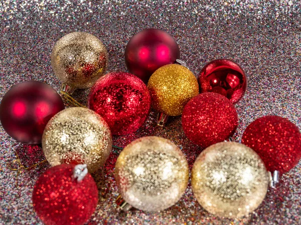 Χριστουγεννιάτικες Μπάλες Ασημί Φόντο Χριστουγεννιάτικη Διακόσμηση Όμορφο Bokeh Πολύχρωμες Μπάλες — Φωτογραφία Αρχείου