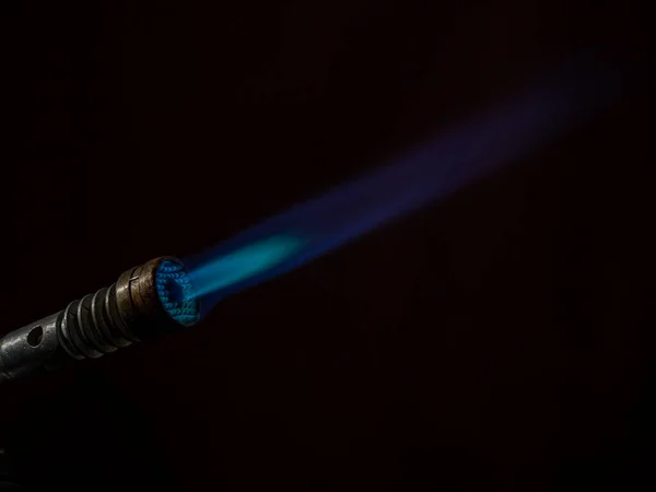 Φλόγα Γκαζιού Μπλε Φωτιά Απομονωμένη Μαύρο Φόντο Κοντινό Πλάνο — Φωτογραφία Αρχείου
