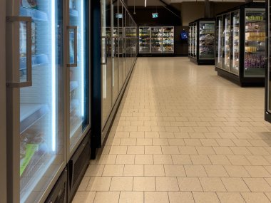 Berlin, Almanya, Kasım 09, 2022. Marketin dondurulmuş bölümü. Berlin, Almanya, 09 Kasım 2022
