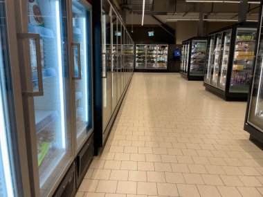 Berlin, Almanya, Kasım 09, 2022. Marketin dondurulmuş bölümü. Berlin, Almanya, 09 Kasım 2022