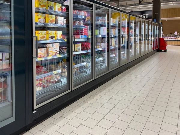 Berlin, Almanya, Kasım 09, 2022. Marketin dondurulmuş bölümü. Berlin, Almanya, 09 Kasım 2022