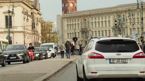 Berlim Alemanha Novembro 2022 Movimento Dos Transportes Urbanos Fluxo Carro — Vídeo de Stock