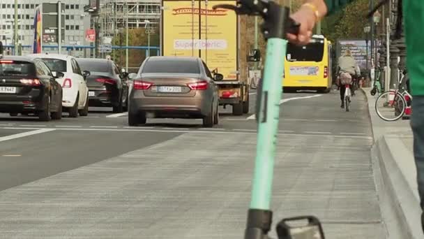Berlim Alemanha Novembro 2022 Movimento Dos Transportes Urbanos Fluxo Carro — Vídeo de Stock