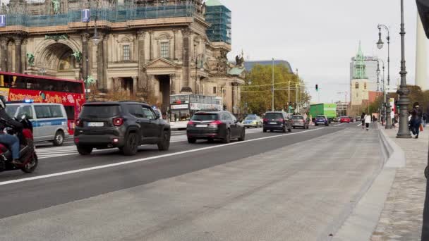 2022年11月11日 德国柏林 城市交通的流动 城市的车流 高质量的4K镜头 — 图库视频影像