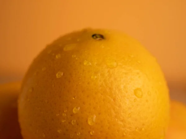 Reife Orangefarbene Früchte Auf Orangefarbenem Hintergrund Nahaufnahme — Stockfoto