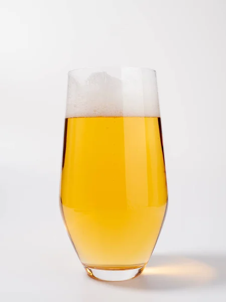Ein Glas Bier Auf Weißem Hintergrund Ein Glas Leichtes Bier — Stockfoto