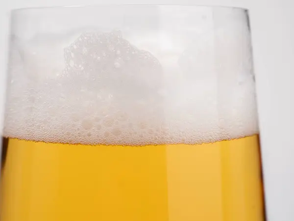 Vaso Cerveza Sobre Fondo Blanco Vaso Cerveza Ligera Con Espuma —  Fotos de Stock