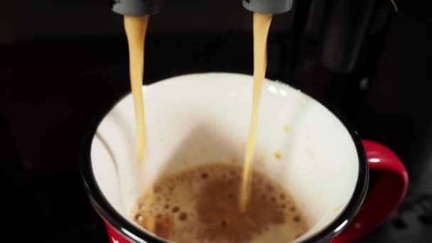 Ekspres Kawy Wypełnia Filiżankę Przygotowuję Kawę Ekspresem Kawy Śniadanie Wysokiej — Wideo stockowe