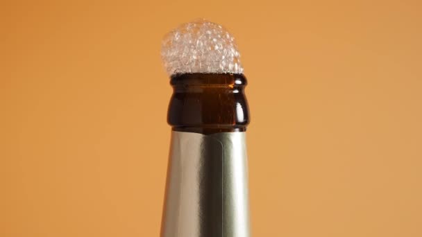 Opens Bottle Beer Pouring Beer Bottle Beer Foam — Video Stock