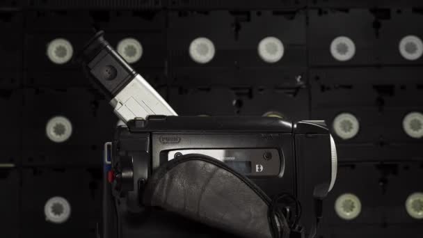 Вращение Винтажной Ретро Видеокамеры Устаревшие Старые Технологии Кинопроизводство Крупный План — стоковое видео