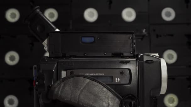 更换旧摄像机的盒式磁带 盒式磁带摄像机 — 图库视频影像