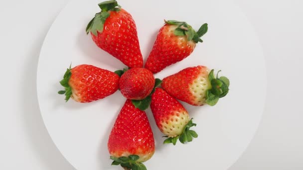Ripe Strawberries White Background Strawberries Close Red Strawberry — Vídeo de stock